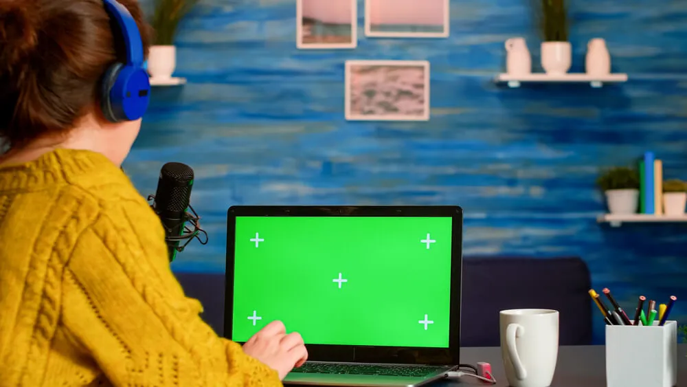 How to Use a Green Screen: A Complete Guide