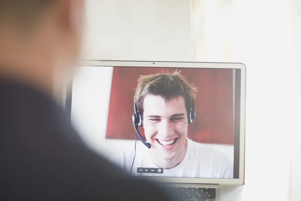 Strengthen Distributed Teams with Social Conversations
