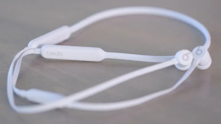 Review: How do the BeatsX compare to the AirPods?