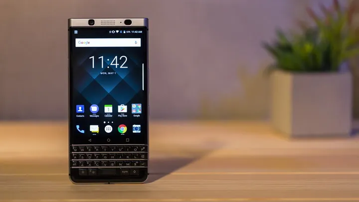 Review: BlackBerry’s KEYone phone brings back the keyboard