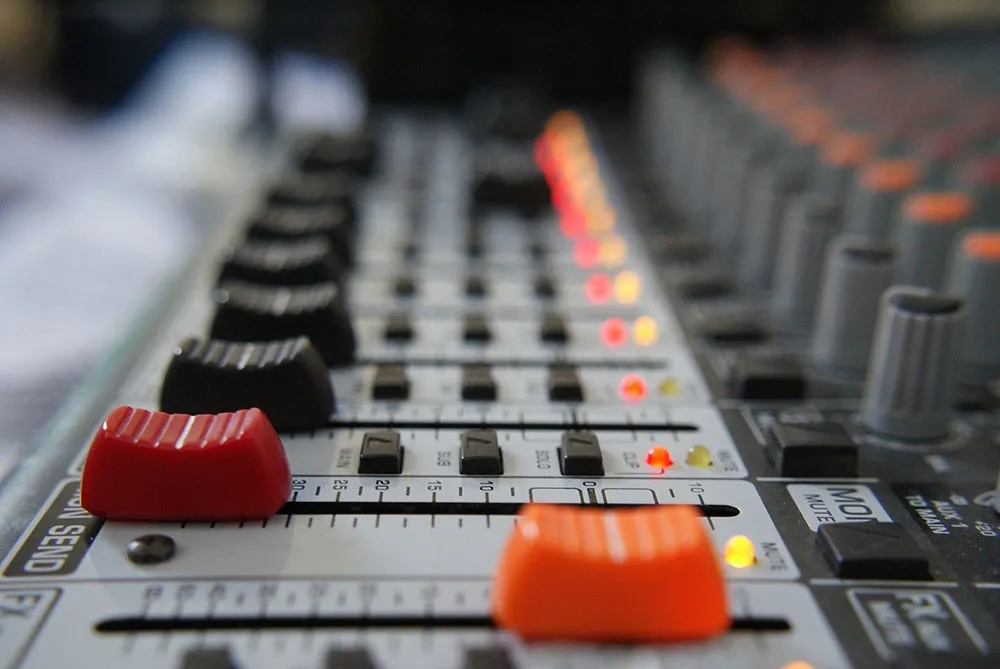 These AI-Synthesized Sound Effects Are Realistic Enough to Fool Humans